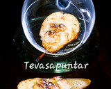 Foto del paso 2 de la receta: Peras rellenas de cebolla y gorgonzola en cecofry🧀🍐🌰🧀