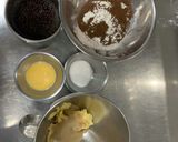 A picture of step 1 of Caramel Cookies Cake.