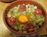 Foto del paso 3 de la receta: Garbanzos con huevo y chorizo (cocina de aprovechamiento)