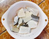 Hình bước làm 1 của món Cơm ngon nhà Huý 🏡: Khô cá dứa chiên - Canh chua tôm