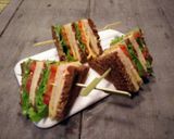 Foto langkah ke 4 dari resep Club Sandwich with Brown Bread.