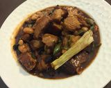 A picture of step 3 of Stew pork belly with baked beans.