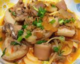 Hình bước làm 3 của món Đuôi heo hầm kim chi hành tây