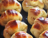 Foto del paso 6 de la receta: Medialunas rellenas con membrillo y dulce de leche