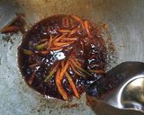 Foto langkah ke 2 dari resep Mie Goreng Sosis Sayur.