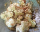 A picture of step 3 of Cauliflower egg korma.