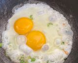 Foto langkah ke 3 dari resep Nasi telur pontianak.
