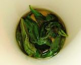 Foto del paso 3 de la receta: Aceite aromático de albahaca