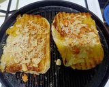 Foto langkah ke 6 dari resep Roti bakar biskuit gurih mix keju.
