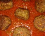 Foto del paso 6 de la receta: 💚 Albóndigas de lentejas 💚 Estofadas en salsa putanesca🖤