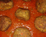 Foto del paso 6 de la receta: 💚 Albóndigas de lentejas 💚 Estofadas en salsa putanesca🖤