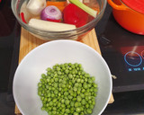 Foto del paso 1 de la receta: Sopa súper saludable con verduras, lentejas rojas y miso