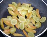 Foto del paso 3 de la receta: Lomo en salsa de ciruelas y uvas