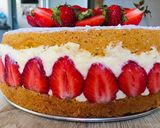 Fraisier torta (vaníliás-epres) recept fázis 8 fotója