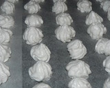 Foto del paso 1 de la receta: Merenguitos y hojaldre con mermelada de fresa
