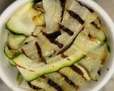 Foto del passaggio 1 della ricetta Sformatini di zucchine e caciotta mono porzione in friggitrice ad aria
