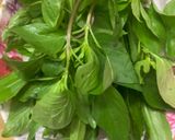 Hình bước làm 2 của món Canh chua bông điên điển ngó sen nấu cùng tôm mực