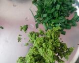 A picture of step 2 of Piyaj kae patae, matar paratha.