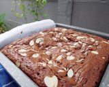 Foto langkah ke 8 dari resep Triple chocolate brownies.