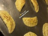 معجنات سبانخ وجبنة وميني بيتزا