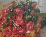 Foto langkah ke 4 dari resep Tumis Ikan Asin Bloso Pedas Manis.