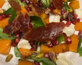 Foto del paso 6 de la receta: Ensalada de Calabaza Otoñal con Crujiente de Jamón Serrano, Granada y Rulo de Cabra