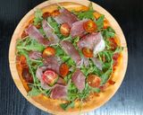 Pas rețetă Pizza Prosciutto Crudo e Rucola 6 fotografie