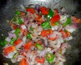 ரவை காய்கறி ஊத்தப்பம் (Ravai Kaai KAri uthapam recipe in Tamil) ரெசிபி ஸ்டேப் 3 புகைப்படம்