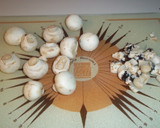 Foto del paso 1 de la receta: Champiñones pequeños al ajo y romero