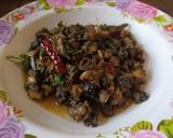 รูปขั้นตอนการทำที่ 7 ของ ผัดกระเพราหอยขม