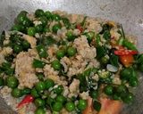 Foto langkah ke 2 dari resep Tumis oncom leunca kemangi.