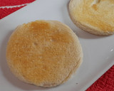 Foto del paso 2 de la receta: Tostas de huevo y salmón