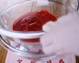 A picture of step 5 of Creamy Strawberry Milk Jelly Pudding.