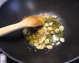Une image de l'étape 3 de Antichis rouges aux petits pois, champignons et chorizo.