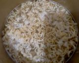 Foto langkah ke 2 dari resep 33. Mie Goreng Mac n Cheese.