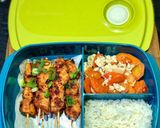 Foto langkah ke 6 dari resep Sate ayam bumbu merah.
