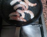 Foto del paso 1 de la receta: Aguacates rellenos de gambas y cherrys