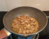 Foto langkah ke 2 dari resep Saikoro Steak with BBQ Sauce.