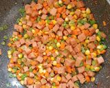 Hình bước làm 2 của món Cơm chiên dương châu chay