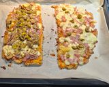 Foto del paso 4 de la receta: UNA Magnífica pizza con base de pollo con bacon jamón cocido y queso