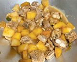 A picture of step 2 of Braised Pork Ribs with Daikon.