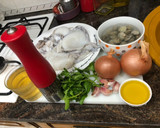 Foto del paso 1 de la receta: Sepia encebollada con almejas y mejillones al vapor