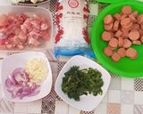 Foto langkah ke 1 dari resep Sayur oyong bening dan soun ala upie.