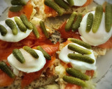 Foto del paso 6 de la receta: Tosta de salmón marinado con huevo poché sobre mozzarella