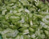 Foto langkah ke 2 dari resep Tumis Pare Teri.