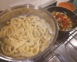 Foto del paso 8 de la receta: Cintas cortadas a cuchillo con salsa caprese reversionada