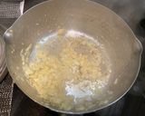 A picture of step 1 of Spinach saag.
