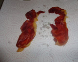 Foto del paso 3 de la receta: Huevos rellenos con humus y crocante de jamón