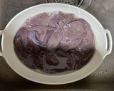 รูปขั้นตอนการทำที่ 1 ของ ตับหมูทอดกระเทียมพริกไทย