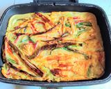 Foto langkah ke 4 dari resep Pajeon (Korean Pancake) Bahan Lokal.
